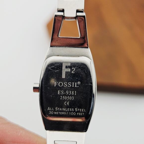 Fossil Women's Silver Tone Minimalist Watch Simple Link Contemporary ES-9381 - Picture 6 of 7